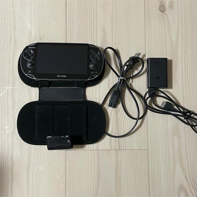 PSvita 本体と充電器と16GBのメモリー付き PSvita 本体と充電器と16GBのメモリー付き