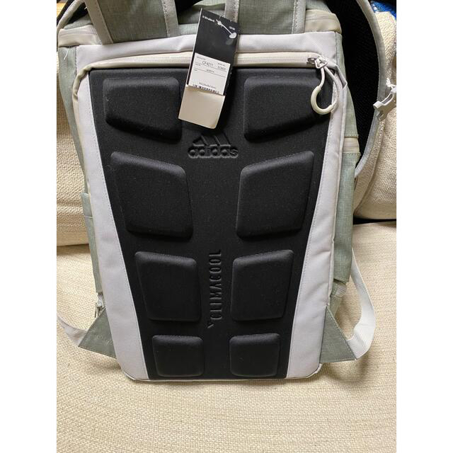 adidas(アディダス)の【新品・未使用品】アディダス OPSバックパックSHIELD20L ライトグレー メンズのバッグ(バッグパック/リュック)の商品写真