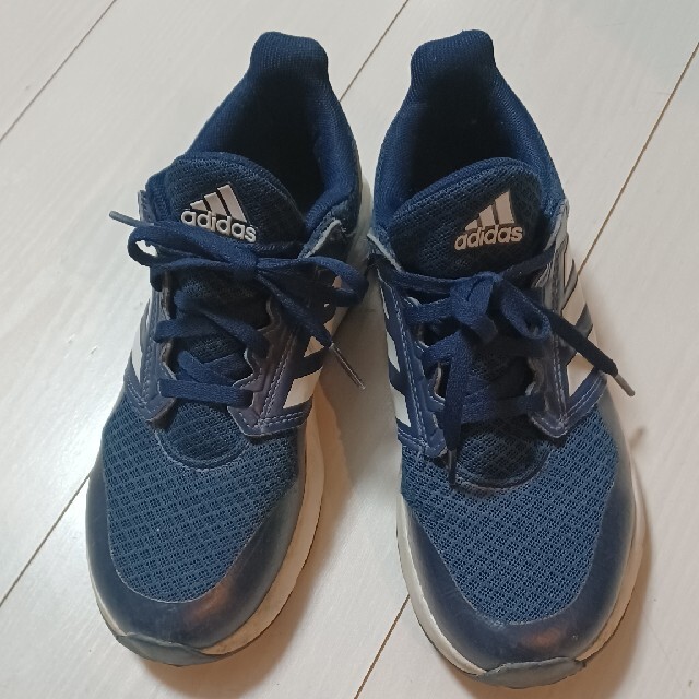 adidas(アディダス)のアディダス　22.5　adidas キッズ/ベビー/マタニティのキッズ靴/シューズ(15cm~)(スニーカー)の商品写真