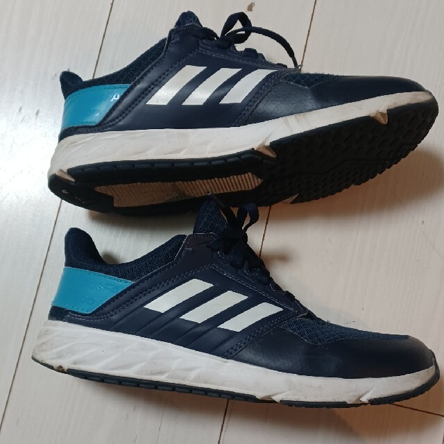 adidas(アディダス)のアディダス　22.5　adidas キッズ/ベビー/マタニティのキッズ靴/シューズ(15cm~)(スニーカー)の商品写真