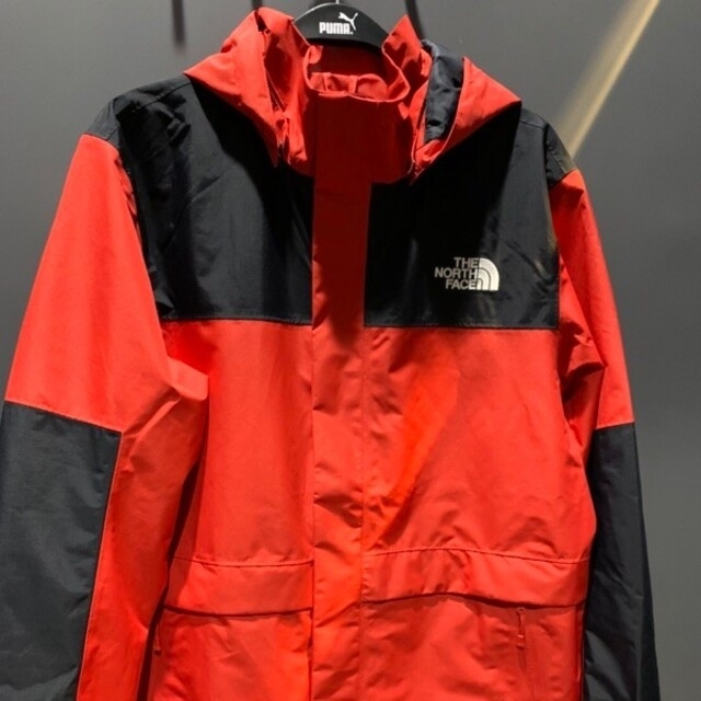 THE NORTH FACE(ザノースフェイス)の【日本未発売】ノースフェイス　マウンテンジャケット　レッド　L メンズのジャケット/アウター(マウンテンパーカー)の商品写真