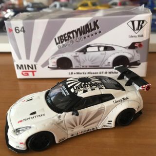 ニッサン(日産)の 1/64 LB★WORKS Nissan GT-R R35 (ミニカー)