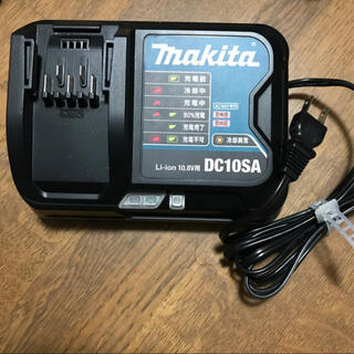 マキタ(Makita)のマキタ  10.8V 充電器のみです(バッテリー/充電器)