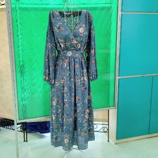 グレイル(GRL)の[美品] GRL グレイル 大人可愛い グレーの 花柄プリント ロングワンピース(ロングワンピース/マキシワンピース)