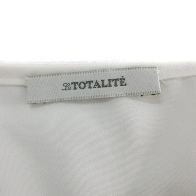 La TOTALITE(ラトータリテ)のラ トータリテ ブラウス 長袖 レース Vネック タック 白 ホワイト レディースのトップス(シャツ/ブラウス(長袖/七分))の商品写真
