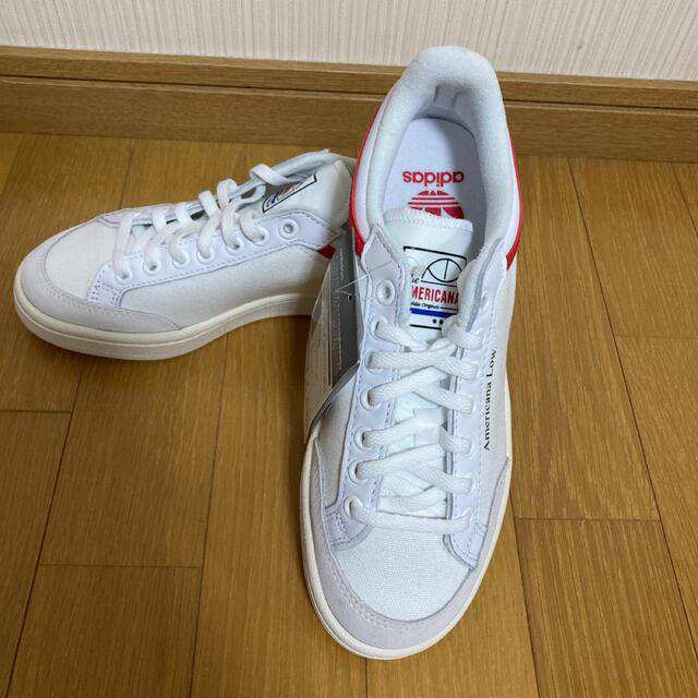 adidas(アディダス)の【22.5】adidas AMERICANA LOW 新品未使用タグ付き レディースの靴/シューズ(スニーカー)の商品写真