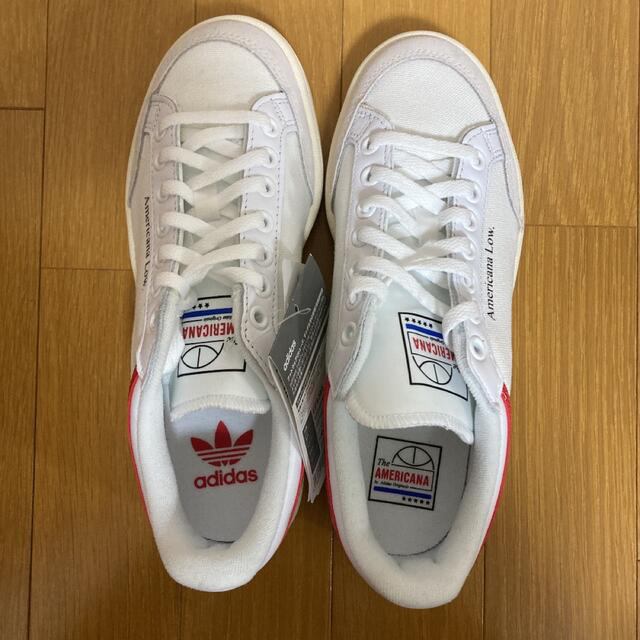 adidas(アディダス)の【22.5】adidas AMERICANA LOW 新品未使用タグ付き レディースの靴/シューズ(スニーカー)の商品写真