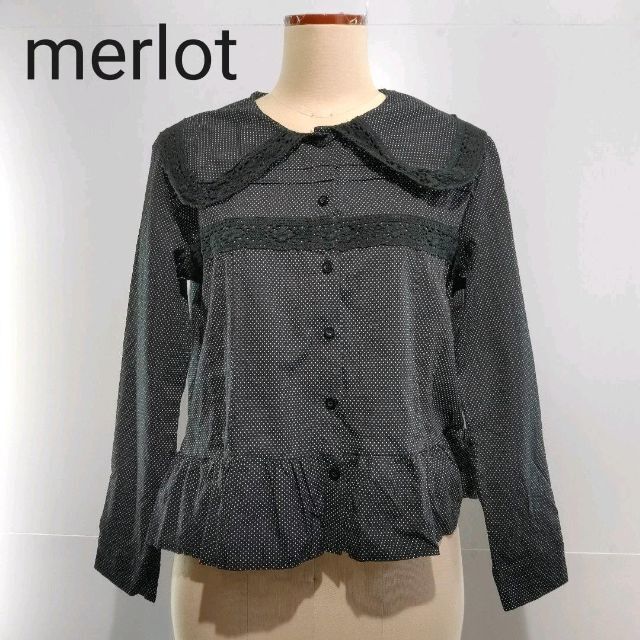 merlot(メルロー)のmerlot　メルロー　ギャザーフリルブラウス レディースのトップス(シャツ/ブラウス(長袖/七分))の商品写真