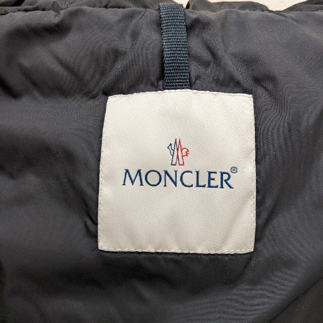 MONCLER(モンクレール)のMONCLER ダウンベスト レディースのジャケット/アウター(ダウンベスト)の商品写真