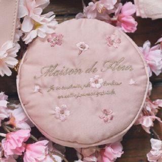 メゾンドフルール(Maison de FLEUR)の【定価以下】完売品♡新品♡メゾンドフルール♡sakura刺繍ラウンドミニポーチ♡(ポーチ)