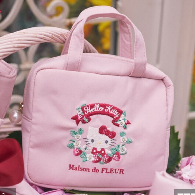 Maison de FLEUR(メゾンドフルール)の完売品♡新品♡ハローキティ♡メゾンドフルール♡スクエアポーチ♡サンリオコラボ♡ レディースのファッション小物(ポーチ)の商品写真