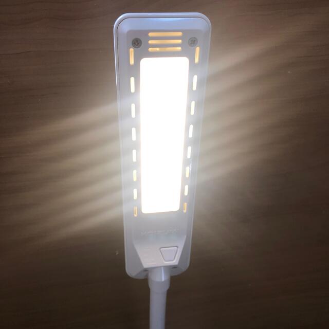 KOIZUMI(コイズミ)のKOIZUMI LEDデスクライト PCL-211WH インテリア/住まい/日用品のライト/照明/LED(テーブルスタンド)の商品写真