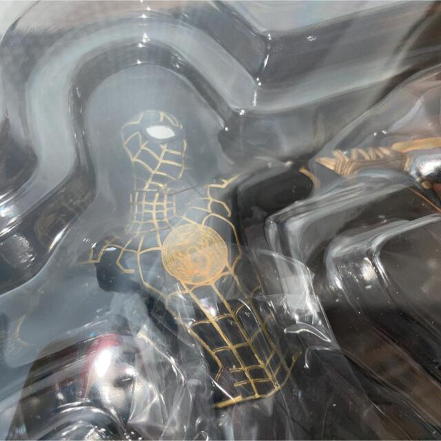 MARVEL(マーベル)のラストワン賞 スパイダーマンブラック&ゴールドスーツフィギュア エンタメ/ホビーのフィギュア(アメコミ)の商品写真