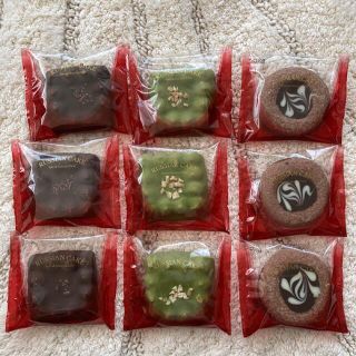 ロシアケーキ　栄光堂　ホワイエ　9個　5月27日賞味期限　クッキー　チョコ　抹茶(菓子/デザート)