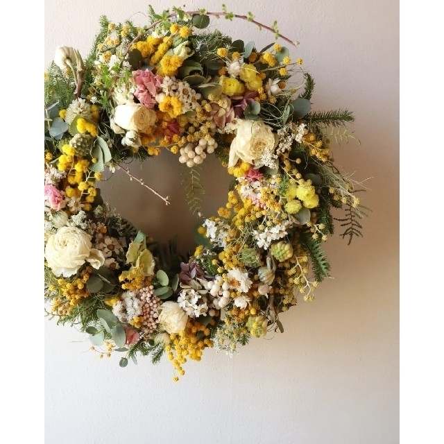 輝く高品質な 春花mimosawreath。ミモザリース。春のインテリアリース