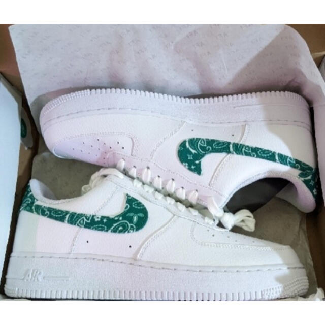 NIKE(ナイキ)のNike WMNS Air Force 1 Low エアフォース1 ペイズリー レディースの靴/シューズ(スニーカー)の商品写真