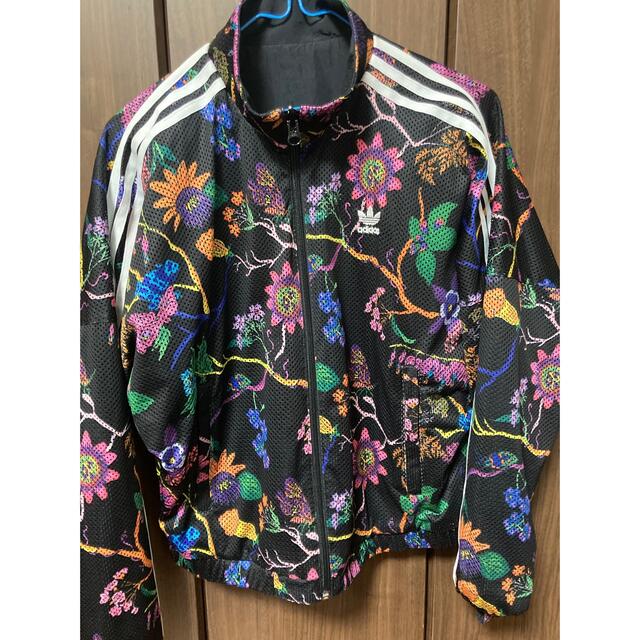 adidas originals ナイロンジャケット　花柄