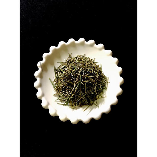 南アルプス産まれの霊妙秘茶 まごころ印の松葉茶 90g 食品/飲料/酒の食品/飲料/酒 その他(その他)の商品写真