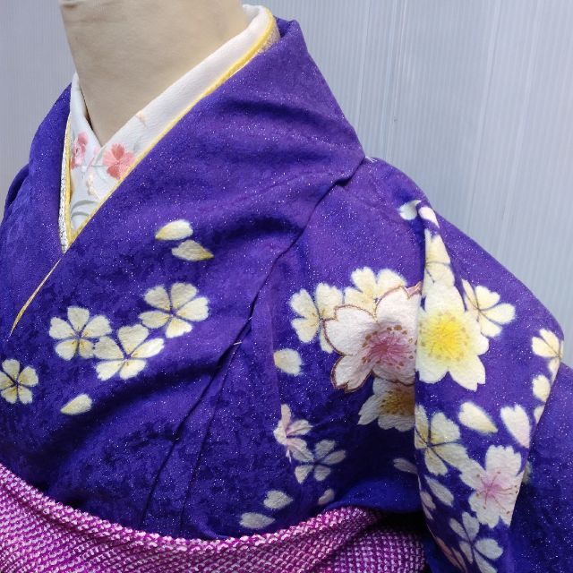 振袖 お仕立て付き 正絹 青みがかった紫地 ぼかし絞り染花模様 hr028t レディースの水着/浴衣(振袖)の商品写真