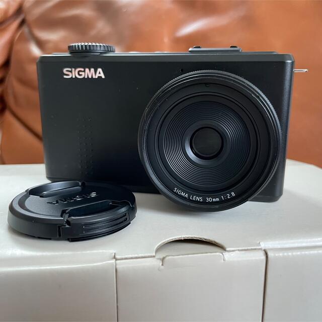 SIGMA(シグマ)のSIGMA DP2 Merrill スマホ/家電/カメラのカメラ(コンパクトデジタルカメラ)の商品写真