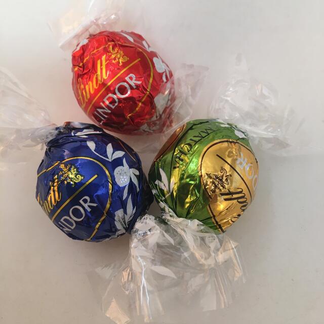 Lindt(リンツ)の即日発送・リンツリンドールチョコレート　３個 食品/飲料/酒の食品(菓子/デザート)の商品写真