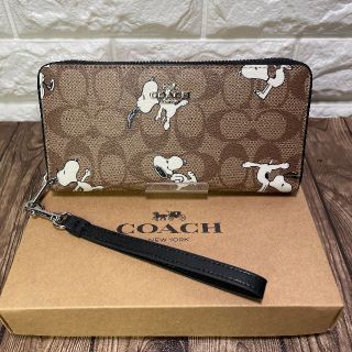 コーチ(COACH)のCOACH/コーチ SNOOPY 　ストラップ付　ラウンドファスナー長財布(財布)