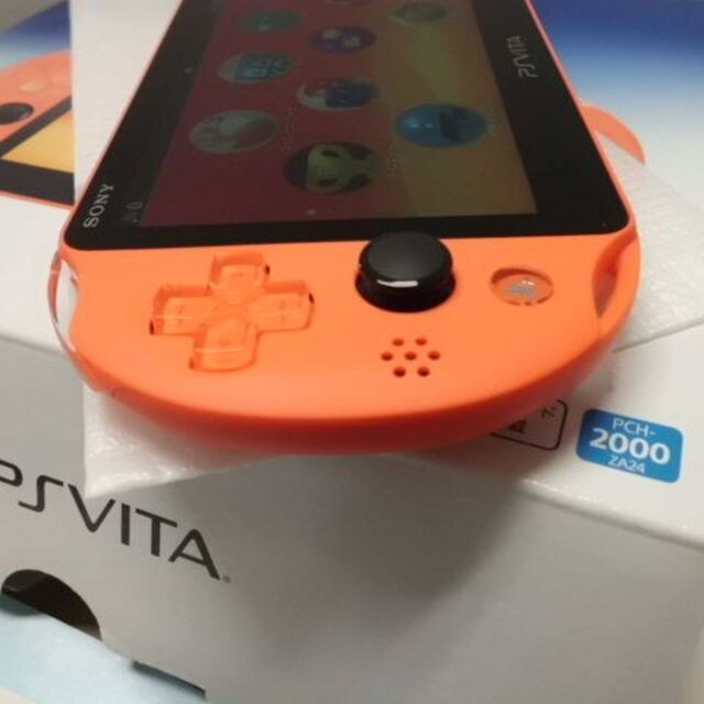 PlayStation Vita(プレイステーションヴィータ)のPSVITA PCH-2000 Neon Orange エンタメ/ホビーのゲームソフト/ゲーム機本体(携帯用ゲーム機本体)の商品写真