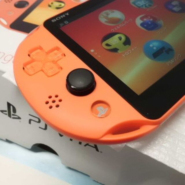PlayStation Vita(プレイステーションヴィータ)のPSVITA PCH-2000 Neon Orange エンタメ/ホビーのゲームソフト/ゲーム機本体(携帯用ゲーム機本体)の商品写真