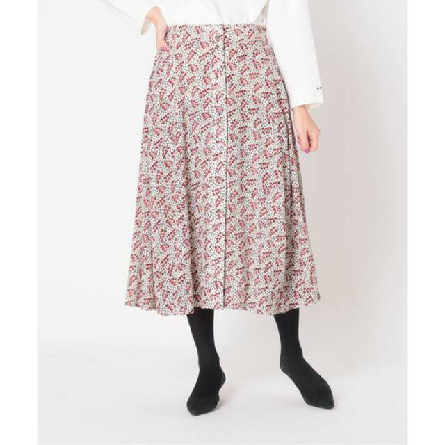 IENA(イエナ)のIENA デザインドットフレアスカート　レッド38新品タグ付き レディースのスカート(ロングスカート)の商品写真