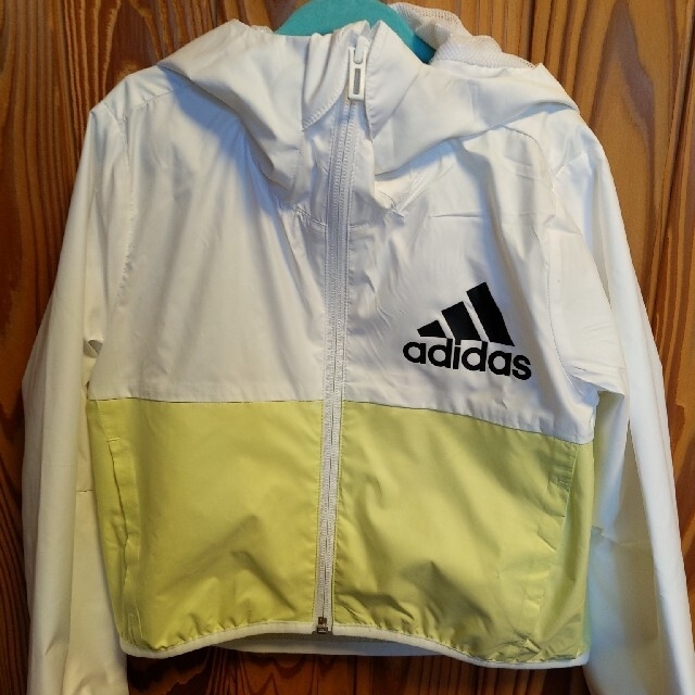 adidas(アディダス)の【美品】ウインドブレーカー　ウェア　110　アディダス　子供服　キッズ キッズ/ベビー/マタニティのキッズ服男の子用(90cm~)(ジャケット/上着)の商品写真