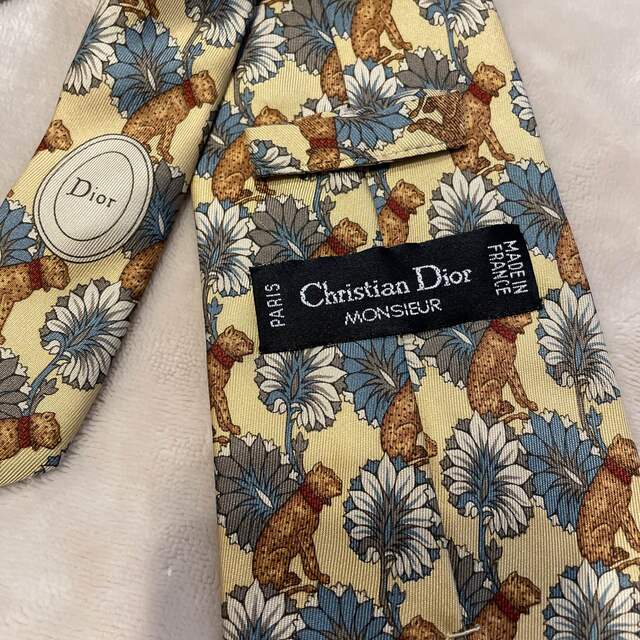 Christian Dior(クリスチャンディオール)の【匿名配送】 Christian Diorのネクタイになります。 メンズのファッション小物(ネクタイ)の商品写真