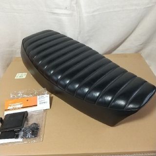 ヤマハ - ヤマハ SR400 ワイズギア タックロール シートの通販 ヤマハ - ヤマハ SR400 ワイズギア タックロール シートの通販