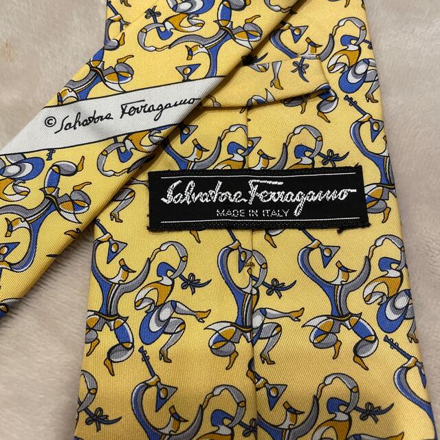 Salvatore Ferragamo(サルヴァトーレフェラガモ)の【匿名配送】サルバトーレフェラガモのネクタイになります。 メンズのファッション小物(ネクタイ)の商品写真