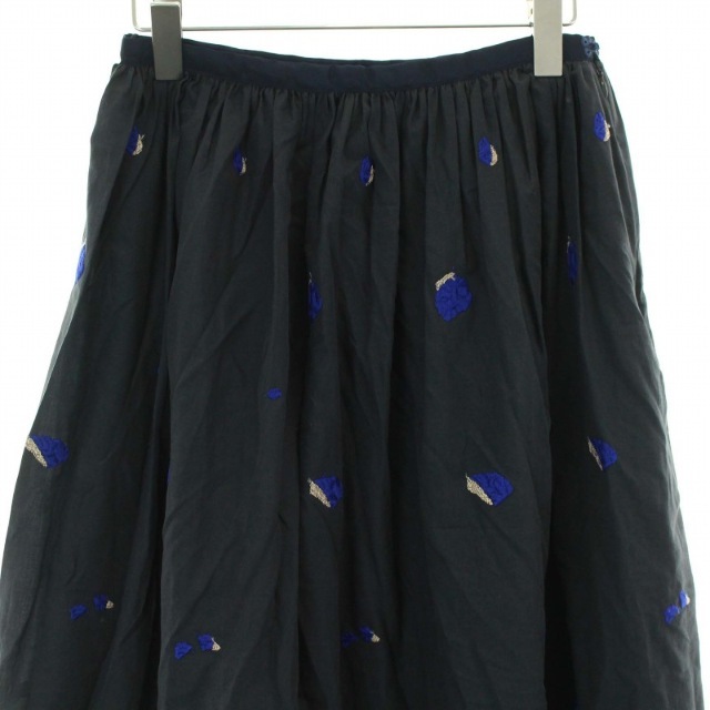 mina perhonen(ミナペルホネン)のミナペルホネン ペブル スカート ロング マキシ フレア ギャザー 刺繍 38 レディースのスカート(ロングスカート)の商品写真
