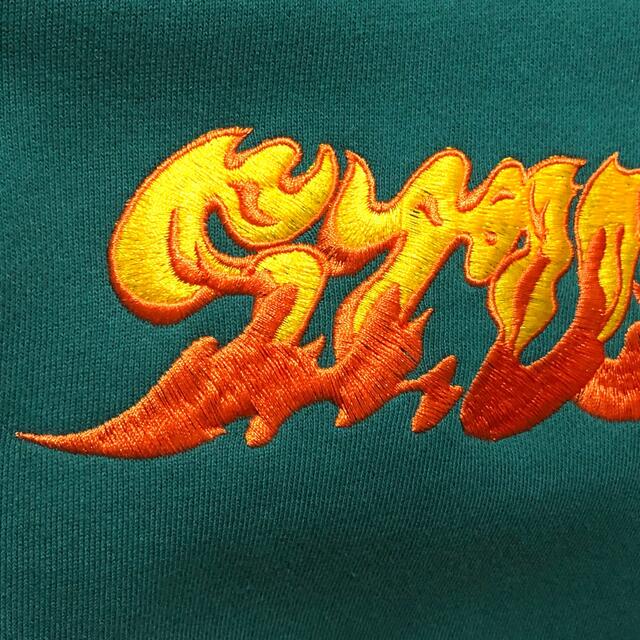 STUSSY ステューシー ファイヤーパターン 刺繍 ロゴ入り 大きめ