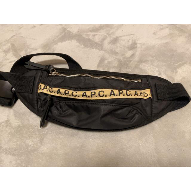 A.P.C(アーペーセー)のアーペーセー　ウエストバッグ レディースのバッグ(ボディバッグ/ウエストポーチ)の商品写真