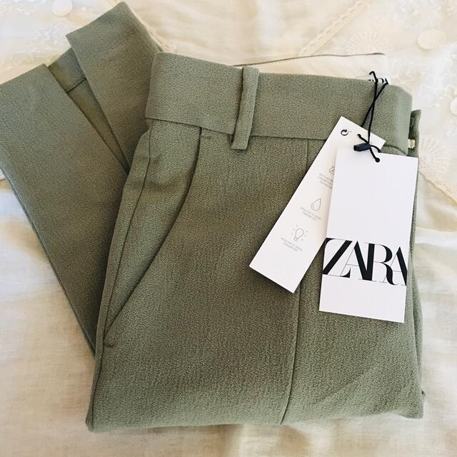 ZARA(ザラ)の(新品) Zaraハイウエスト スリット ストレートフィット パンツ XS レディースのパンツ(カジュアルパンツ)の商品写真