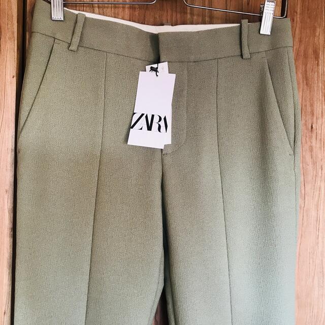 ZARA(ザラ)の(新品) Zaraハイウエスト スリット ストレートフィット パンツ M レディースのパンツ(カジュアルパンツ)の商品写真