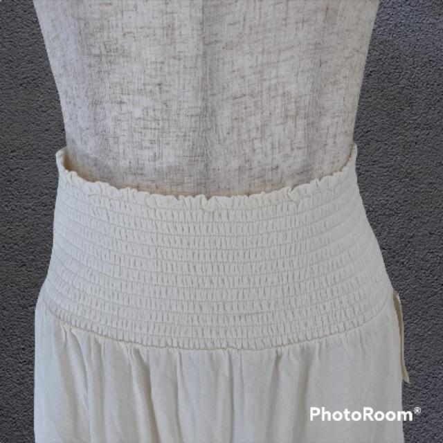 H&M(エイチアンドエム)のレディース H&M オフホワイト スカート ミニスカート レディースのスカート(ミニスカート)の商品写真