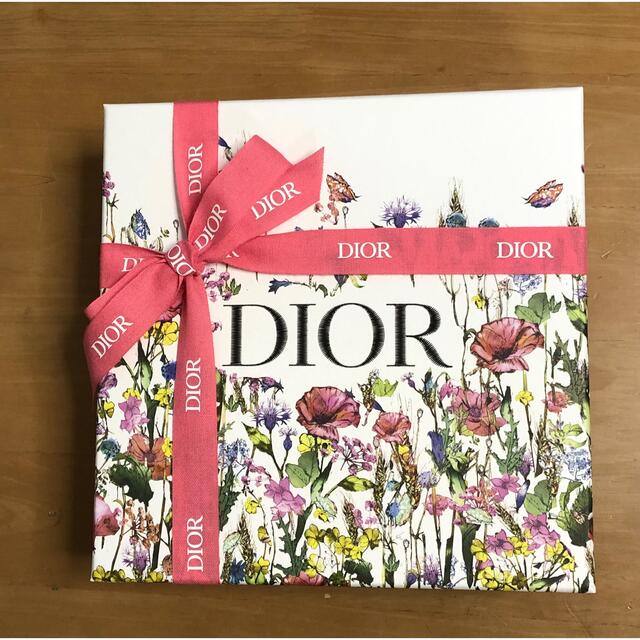 Christian Dior(クリスチャンディオール)のクリスチャンDiorギフトBOX＆ショップ袋＆サンプルセット コスメ/美容のキット/セット(サンプル/トライアルキット)の商品写真