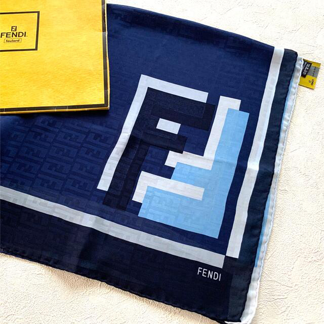 FENDI(フェンディ)の専用★フェンディ★シルクスカーフ A★ネイビー✖️ブルー♪合計4枚 レディースのファッション小物(バンダナ/スカーフ)の商品写真