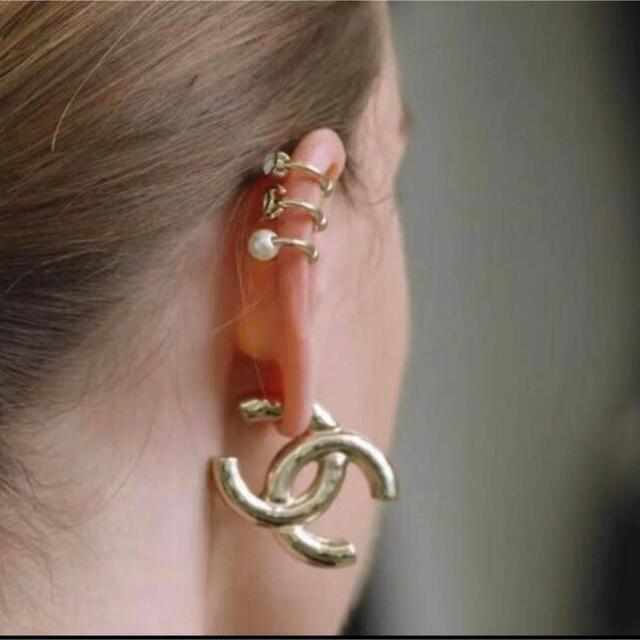 アクセサリーCHANEL  ロゴピアス　超美品