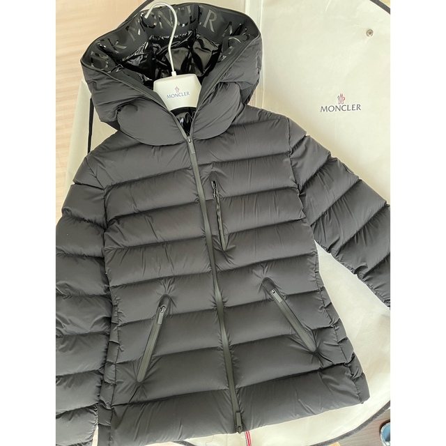 国内在庫】 MONCLER ☆新品未使用☆モンクレール ショートダウン