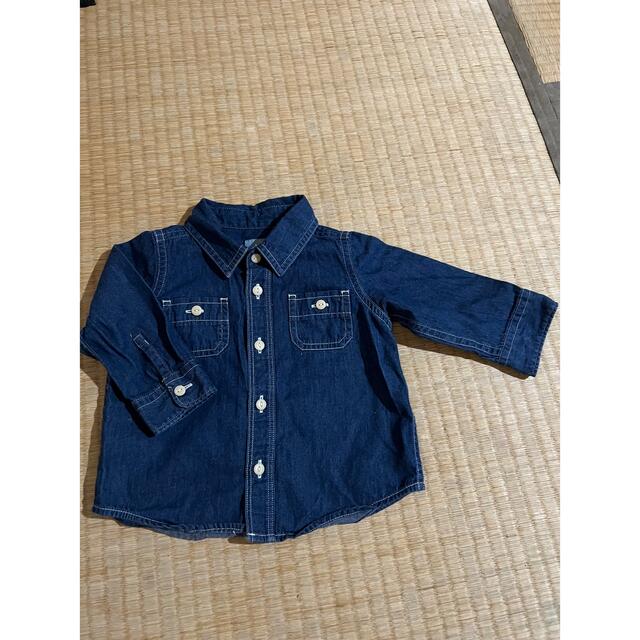 babyGAP(ベビーギャップ)のbaby Gap デニムシャツ　70 キッズ/ベビー/マタニティのベビー服(~85cm)(シャツ/カットソー)の商品写真