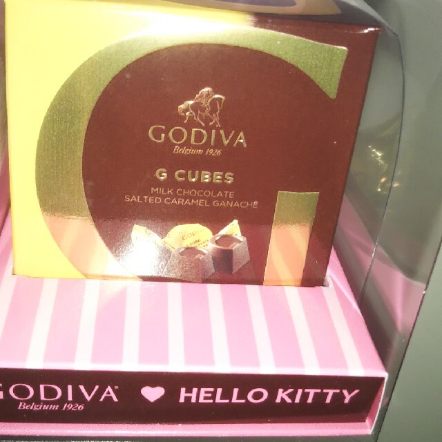 ハローキティ(ハローキティ)のGODIVA キティ ぬいぐるみ バレンタイン限定☆ エンタメ/ホビーのおもちゃ/ぬいぐるみ(キャラクターグッズ)の商品写真