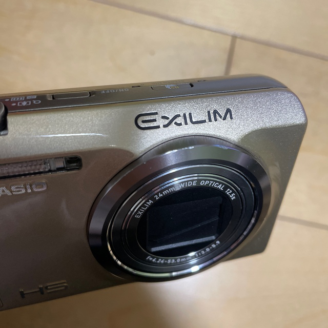 CASIO(カシオ)のカシオデジカメ　EXILIM EX-ZR500GD スマホ/家電/カメラのカメラ(コンパクトデジタルカメラ)の商品写真