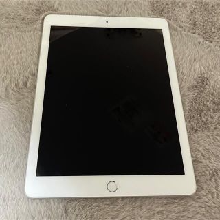 アイパッド(iPad)のアップル iPad (第6世代) シルバー 32GB(タブレット)