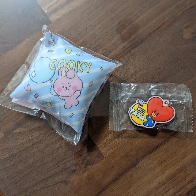 BT21(ビーティーイシビル)の値下げ　くら寿司　bt21　tata　cooky エンタメ/ホビーのタレントグッズ(アイドルグッズ)の商品写真