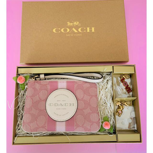 【新品】COACHデンプシーリストレット　ポーチギフトBOX付　☆ホワイトデー 1