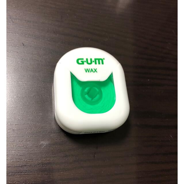 GUM デンタルフロス　ワックス付き コスメ/美容のオーラルケア(歯ブラシ/デンタルフロス)の商品写真